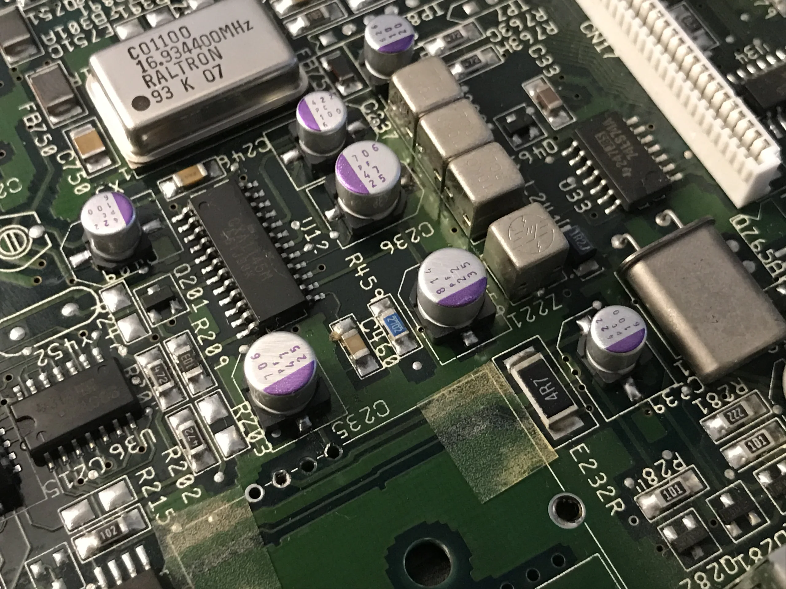 Amiga CD32 Recapped Polymer Capacitors Amiga CD32 Recapped Polymer Capacitors