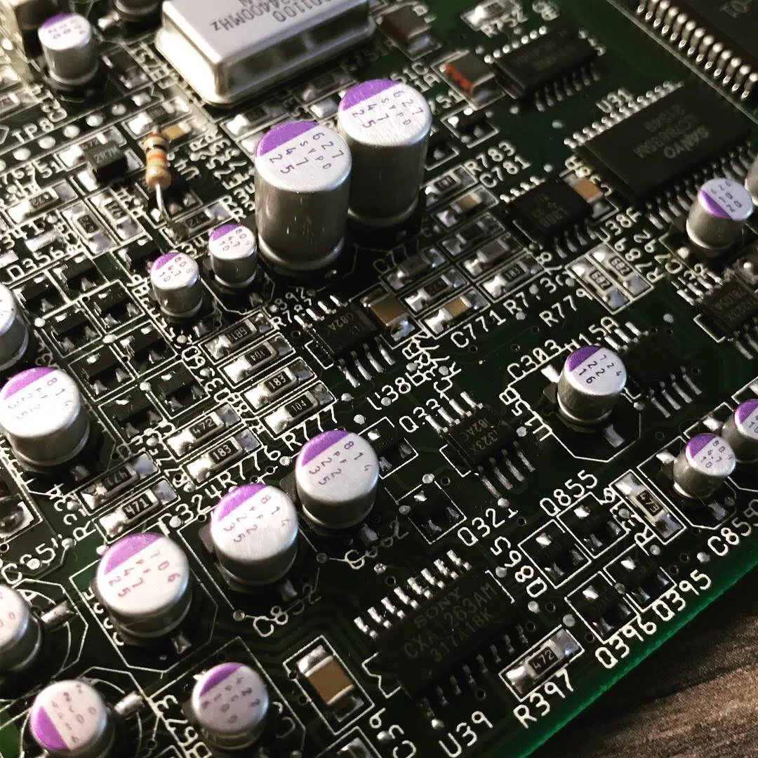 Amiga CD32 Recapped Polymer Capacitors Amiga CD32 Recapped Polymer Capacitors